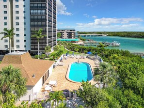 室外游泳池，恒温泳池