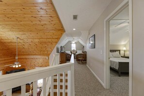 4 bedrooms, WiFi - Rest and Be Thankful - Cozy Retreat Near Downtown (Helen)