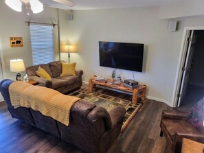 Télévision, cheminée