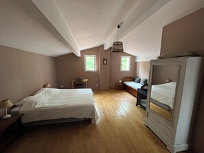 5 chambres, fer et planche à repasser, lit parapluie, Wi-Fi