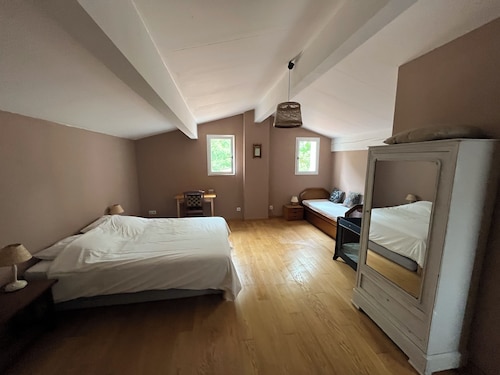 Charming 400m² family estate 20 minutes from Carcassonne