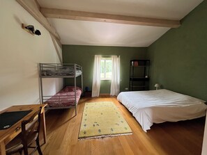 5 bedrooms, iron/ironing board, travel crib, WiFi