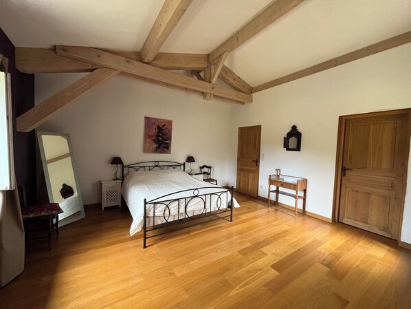 5 bedrooms, iron/ironing board, travel cot, WiFi