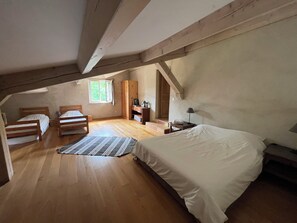 5 bedrooms, iron/ironing board, travel cot, WiFi - Charming 400m² family estate 20 minutes from Carcassonne (Montauriol)