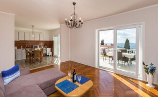 Lejlighed (Standard Two Bedroom SeaView Apartmen) | Privat køkken | Køleskab