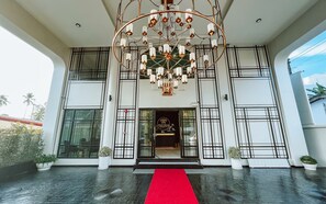 Reception - Ratri Hotel Phuket Old Town (Phuket)