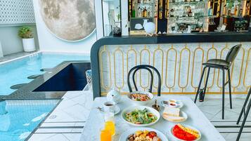 Daily buffet breakfast (THB 250 per person)