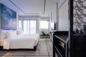 Classic King | Free minibar items, in-room safe, desk, blackout drapes