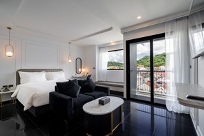 Premier Room | Free minibar items, in-room safe, desk, blackout drapes - Ratri Hotel Phuket Old Town (Phuket)