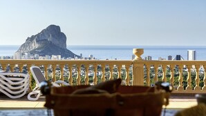 A balcony with a view of a rocky island and a cityscape. - Villa Aguila with panoramic mountain and sea views, private pool, terraces (Calpe)