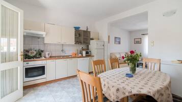 Apartment (Two Bedroom Apartment with Terrace an) | Eigene Küche | Kühlschrank