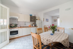 Appartamento (Two Bedroom Apartment with Terrace an) | Cucina privata | Frigorifero