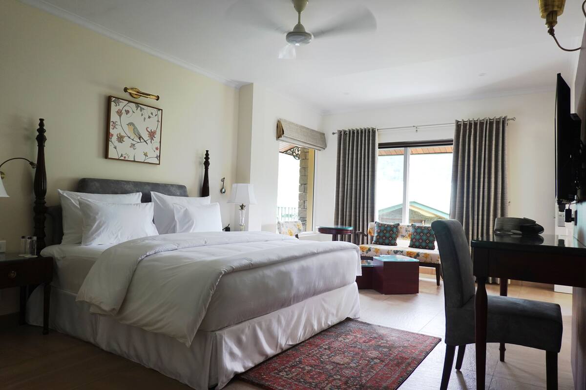 Minibar, két bảo mật tại phòng, bàn, phòng cách âm