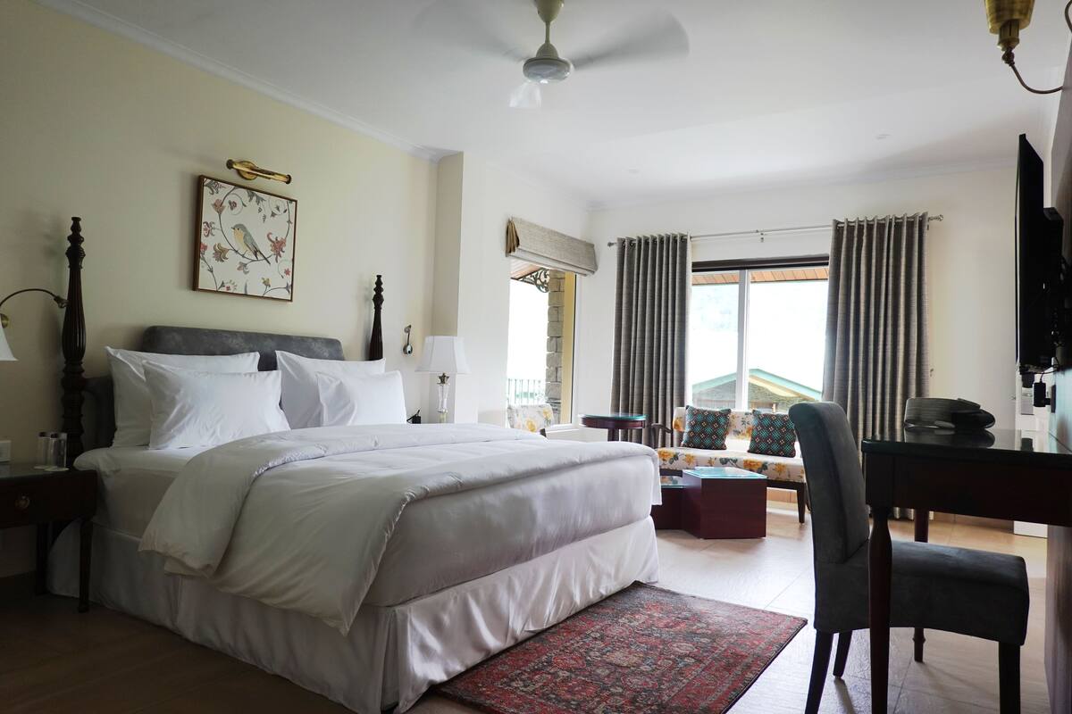 Minibar, két bảo mật tại phòng, bàn, phòng cách âm