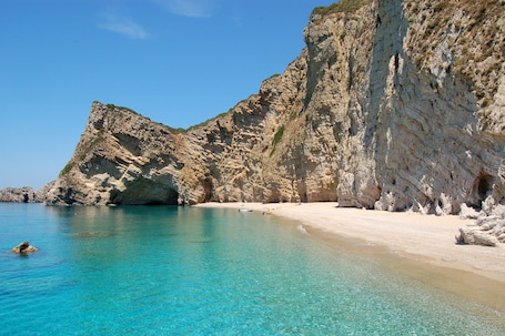 Beach nearby, 10 beach bars. Andreas Hideaway Palaiokastritsa