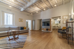 Appartamento, 3 camere da letto | Area soggiorno | TV a schermo piatto