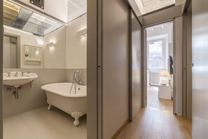 Apartment, 3 Bedrooms | Bathroom