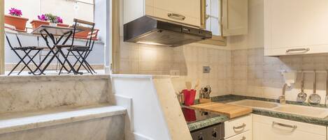 Apartment, 1 Bedroom | Private kitchen | Full-size fridge, oven, stovetop, coffee/tea maker