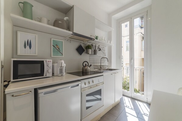 Apartment, 2 Schlafzimmer | Eigene Küche | Kühlschrank, Ofen, Herdplatte, Wasserkocher mit Kaffee-/Teezubehör