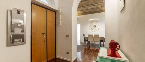 Apartment, 2 Schlafzimmer | Wohnbereich | Fernseher