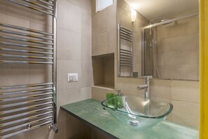 Apartment, 1 Bedroom | Bathroom sink