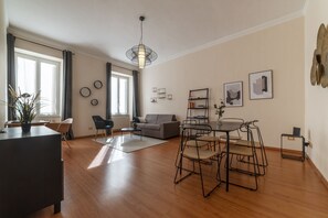 Appartement, 2 chambres | Aire de séjour