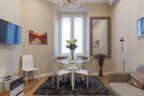 Apartment, 2 Bedrooms | In-room dining - Domus Villa Romana (Rome)
