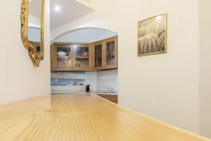 Apartamento, 2 quartos | Cozinha privada | Geladeira grande, fogão, máquina de café expresso