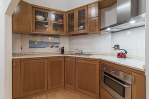 Apartamento, 2 quartos | Cozinha privada | Geladeira grande, fogão, máquina de café expresso