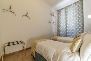 Apartment, 2 Schlafzimmer | 2 Schlafzimmer, Bügeleisen/Bügelbrett, kostenloses WLAN, Bettwäsche