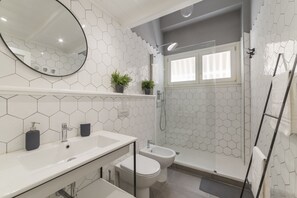 Apartment, 2 Bedrooms | Bathroom | Shower, hair dryer, bidet, towels - San Giovanni Laterano Cozy Flat (Rome)