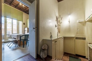 Apartment, 2 Schlafzimmer | Wohnbereich | Flachbildfernseher