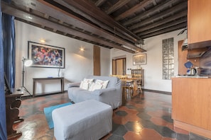 Appartement, 1 chambre | Coin séjour | Télévision à écran plat