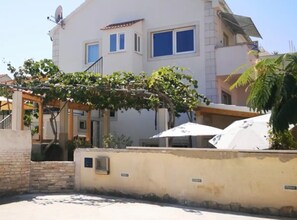 Apartment (One Bedroom Apartment with Terrace A2) | Property entrance - Apartments Natasa - (Supetar)