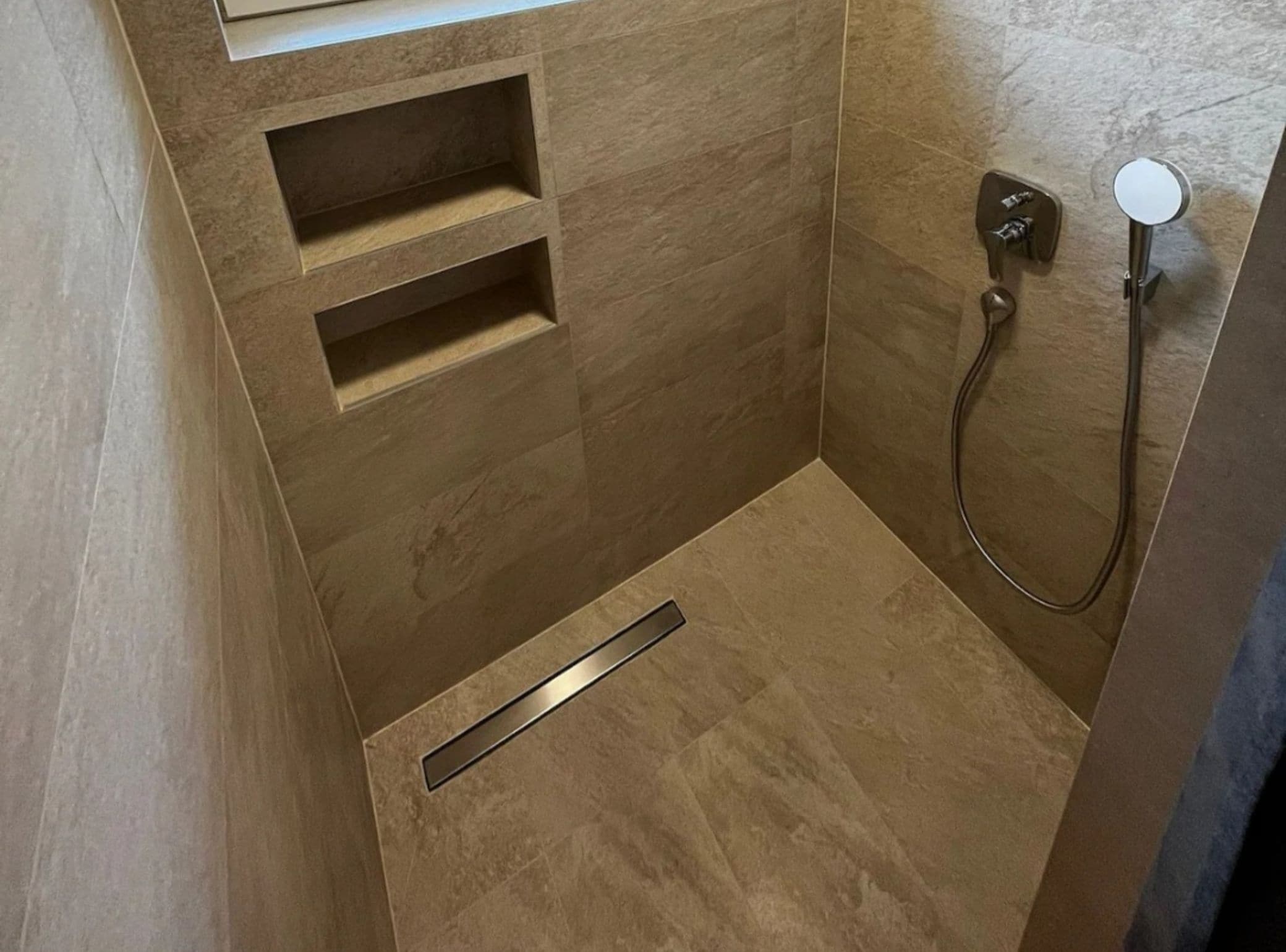 Huoneisto (One Bedroom Apartment with Terrace A2) | Kylpyhuone | Suihku, pyyhkeet