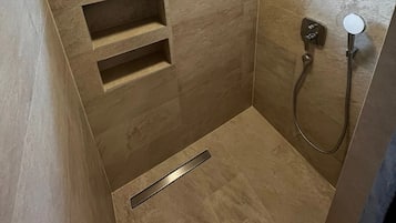 Apartment (One Bedroom Apartment with Terrace A2) | Bathroom | Shower, towels