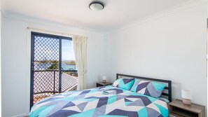 3 soverom, strykejern/-brett, internettilgang og sengetøy