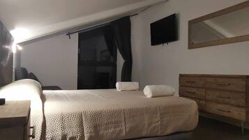 3 slaapkamers, een strijkplank/strijkijzer, reisbedje, gratis wifi