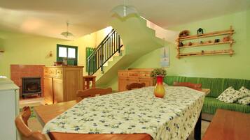 Cottage (Two Bedroom Stone House) | Dining room