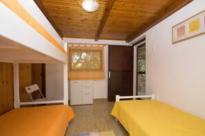 House (Two Bedroom Holiday Home -Terrace and) | 2 bedrooms, bed sheets