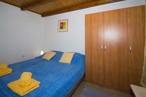 House (Two Bedroom Holiday Home -Terrace and) | 2 bedrooms, bed sheets