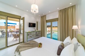 2 chambres, coffres-forts dans les chambres, fer et planche à repasser