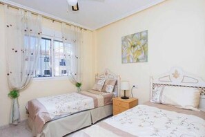 3 bedrooms, desk, iron/ironing board, WiFi