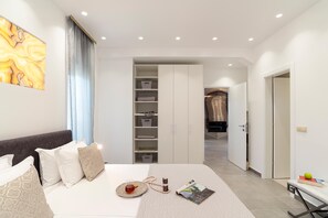 2 bedrooms, in-room safe, iron/ironing board, WiFi