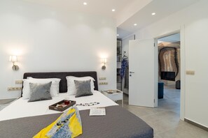 3 chambres, coffres-forts dans les chambres, fer et planche à repasser