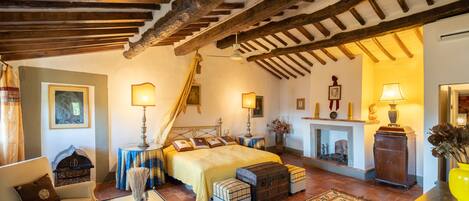4 bedrooms, soundproofing, WiFi