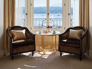 Royal Suite | Living area | Smart TV, fireplace, books - The Woodward, Auberge Collection (Geneva)
