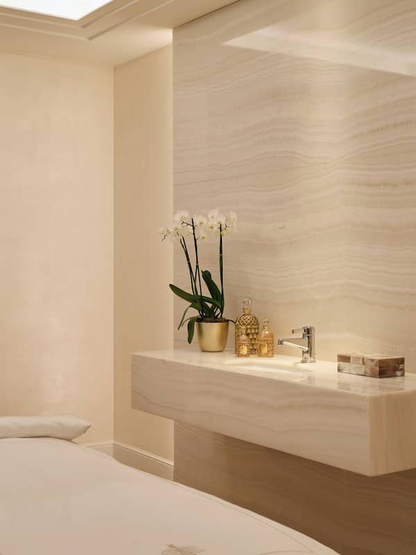 Couples treatment rooms, sauna, hot tub, steam room, body treatments
