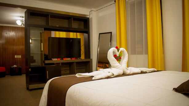 In-room safe, desk, iron/ironing board (on request), free WiFi - Hotel Sillustani Inn (Puno)