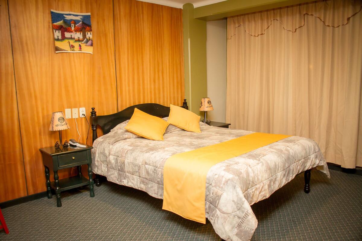 Double Room | In-room safe, desk, iron/ironing board (on request), WiFi (free)